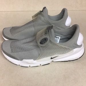 SOFT GRAY NIKE SOCK DART